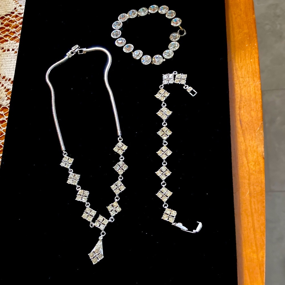 Elegant Silver Jewelry Set
